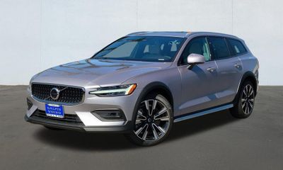 2026 Volvo V60CC Ultra
