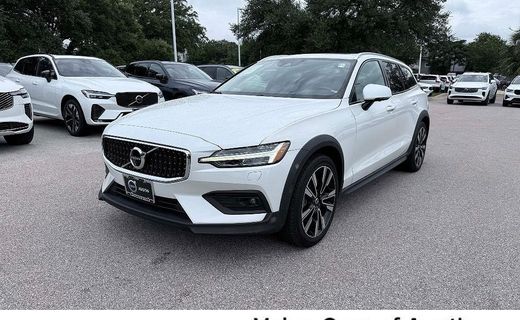 2020 Volvo V60CC Momentum
