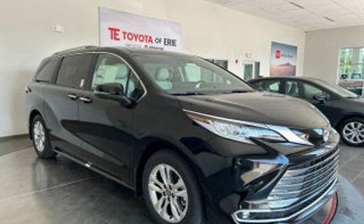 2025 Toyota Sienna XLE