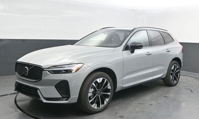 2026 Volvo XC60 Plus Dark