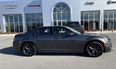 2023 Chrysler 300 Touring L