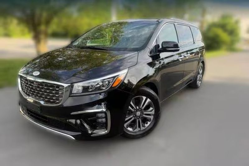 2019 Kia Sedona — a typically priced live listing