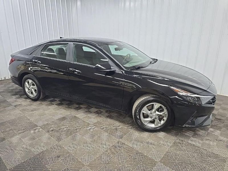 2022 Hyundai Elantra — a typically priced live listing
