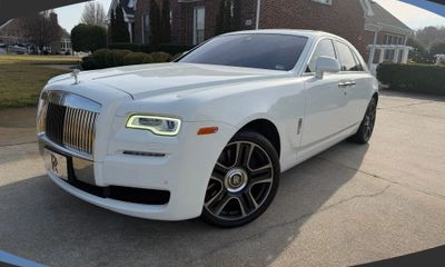 2017 Rolls-Royce Ghost Base
