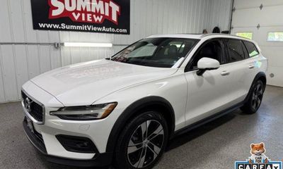 2022 Volvo V60CC Momentum Excl S60