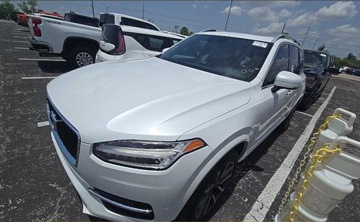 2019 Volvo XC90 Momentum