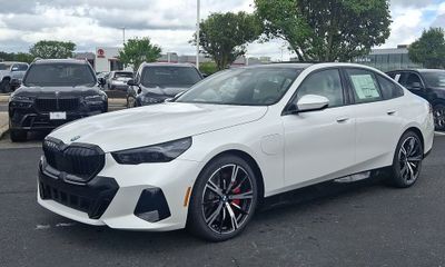 2027 BMW 550e xDrive