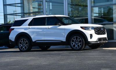 2025 Ford Explorer Platinum