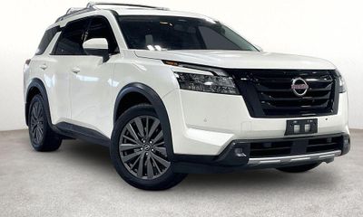2022 Nissan Pathfinder SL