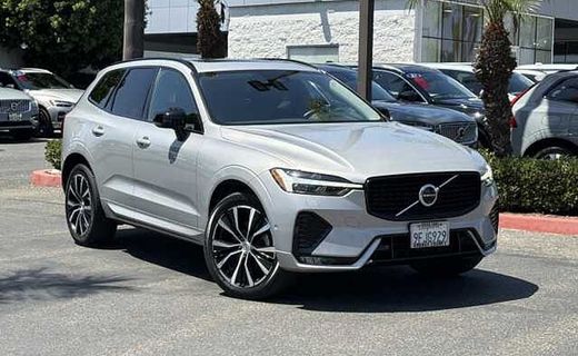 2024 Volvo XC60 Plus Dark