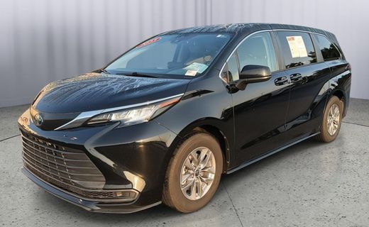 2023 Toyota Sienna LE