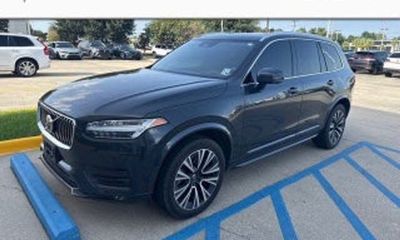 2022 Volvo XC90 Momentum
