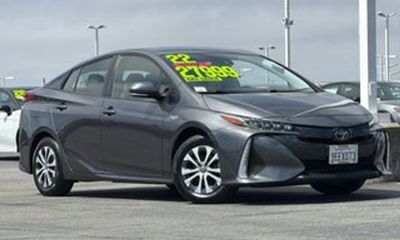 2022 Toyota Prius LE