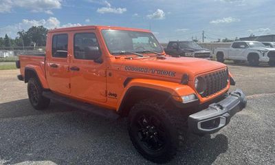 2025 Jeep Gladiator Sport