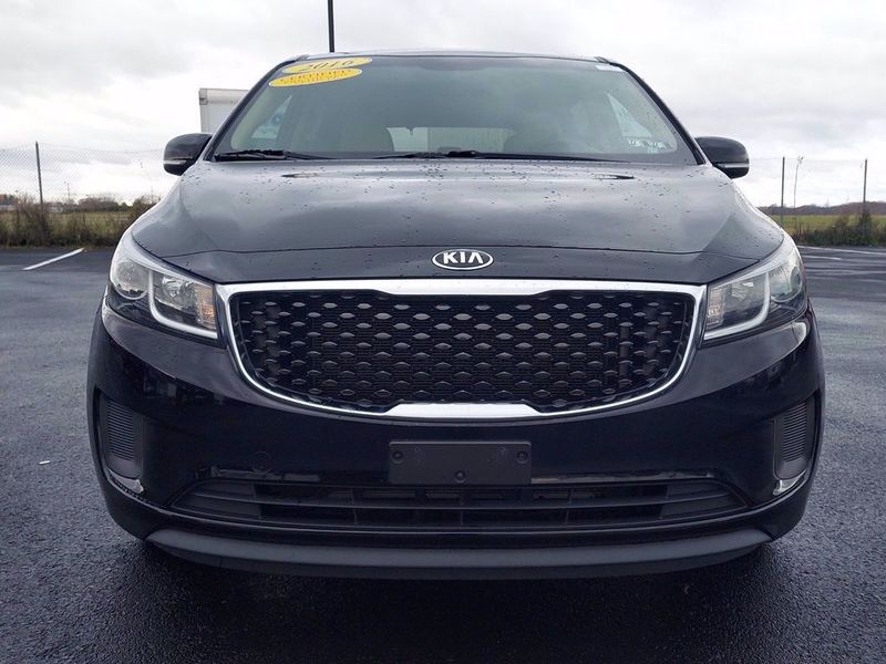 2016 Kia Sedona — a typically priced live listing