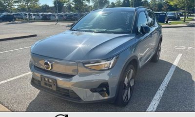 2023 Volvo XC40 Plus Dark