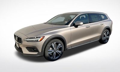2026 Volvo V60CC Plus