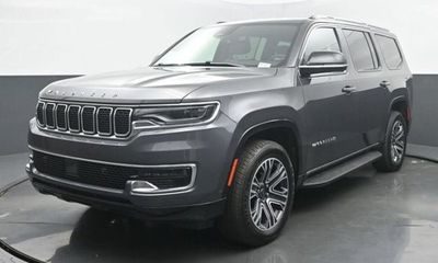 2025 Jeep Wagoneer Base