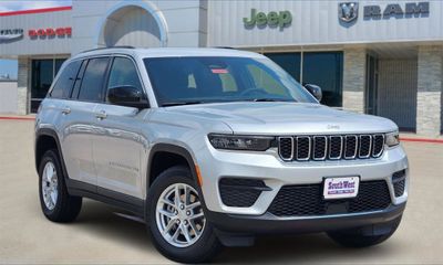 2026 Jeep Grand Cherokee Base Laredo