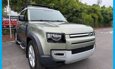 2022 Land Rover Defender 110 SE