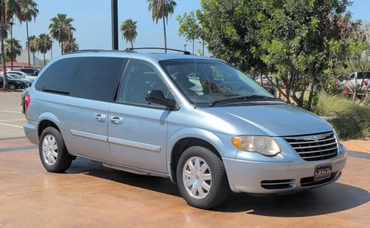 2006 Chrysler Town AND Country Touring