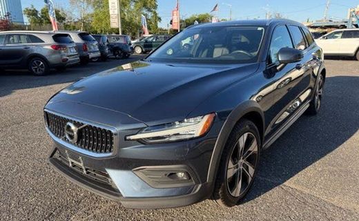 2022 Volvo V60CC Momentum Excl S60