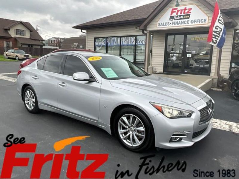 2015 Infiniti Q50 — a typically priced live listing