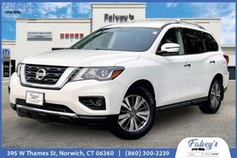 2019 Nissan Pathfinder — a typically priced live listing