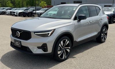2023 Volvo XC40 Ultimate Dark