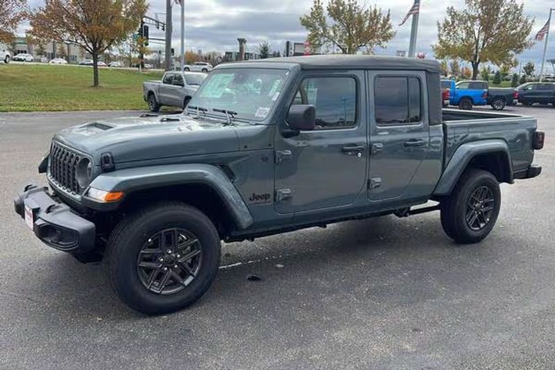 2025 Jeep Gladiator — a typically priced live listing