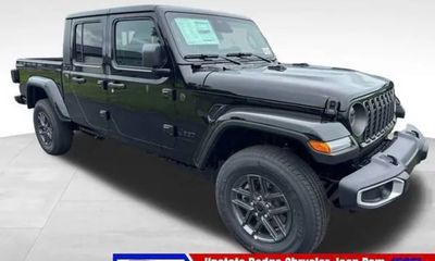 2026 Jeep Gladiator Sport
