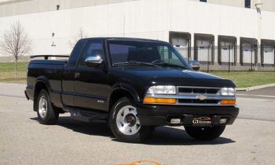 2002 Chevrolet S-10 Pickup XL