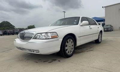 2003 Lincoln Town CAR Cartier