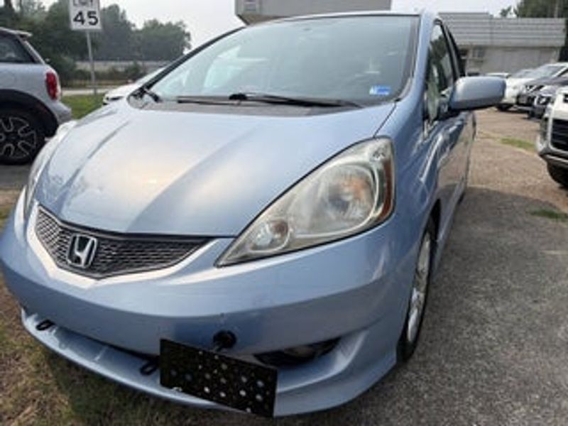 2008 Honda FIT — a typically priced live listing