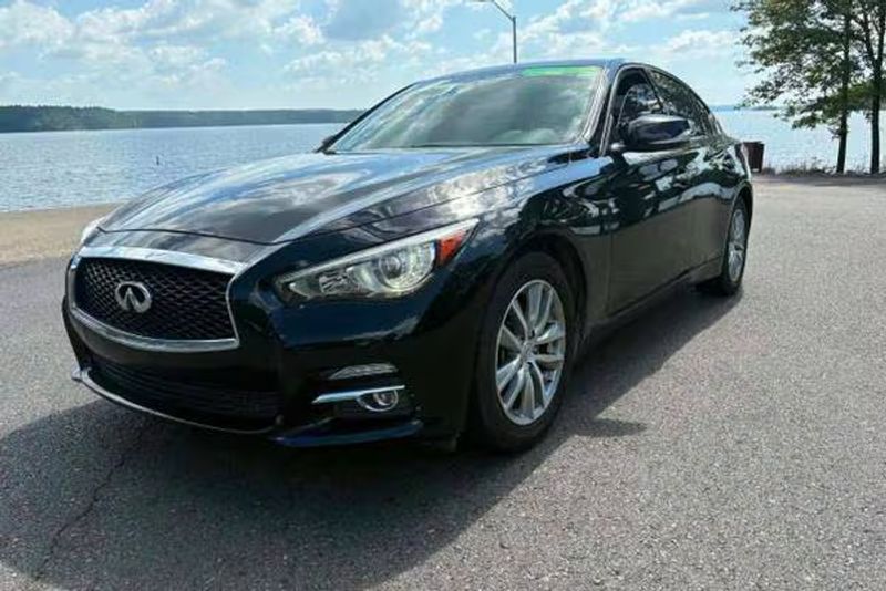 2015 Infiniti Q50 — a typically priced live listing