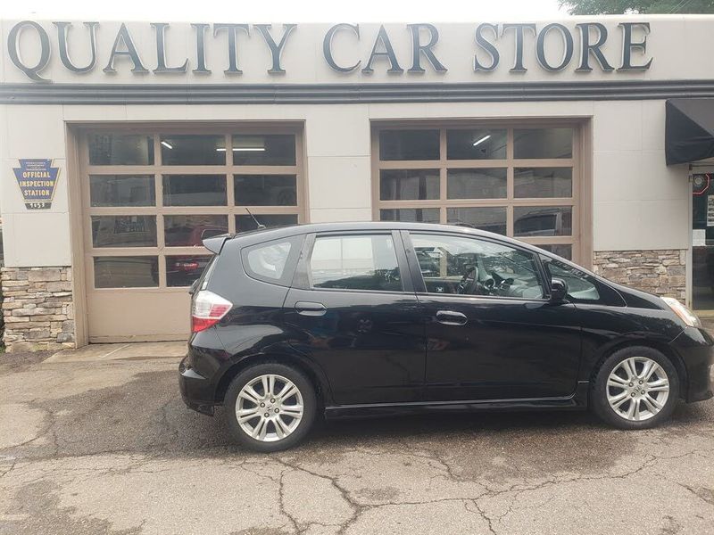 2010 Honda FIT — a typically priced live listing