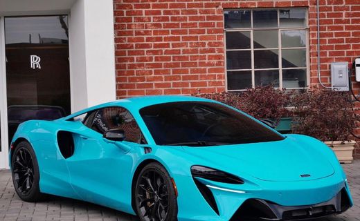 2023 McLaren Artura