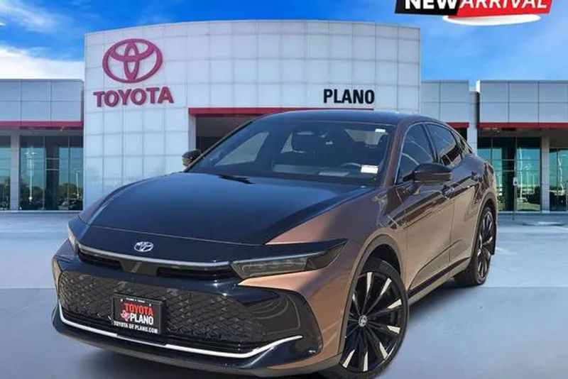 2025 Toyota Crown — a typically priced live listing