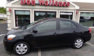 2010 Toyota Yaris Base FOR Sale