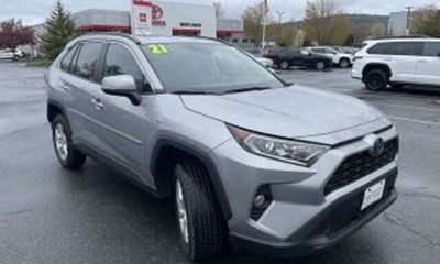 2020 Toyota RAV4 XLE HV