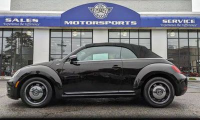 2013 Volkswagen Beetle Convertible Auto 25L
