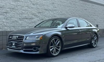 2017 Audi S8 Quattro Plus