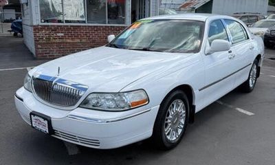 2011 Lincoln Town CAR Signature Limited