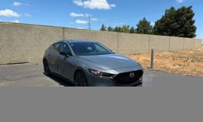 2023 Mazda MAZDA3 Premium Package