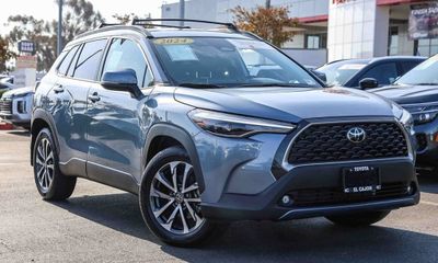 2024 Toyota Corolla Cross XLE