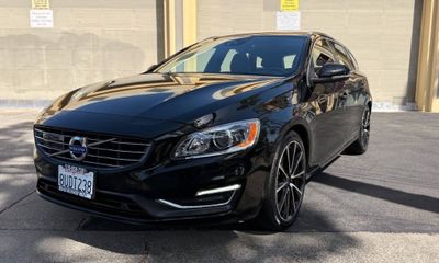2017 Volvo V60 Platinum