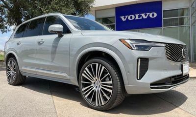 2026 Volvo XC90 Plus Bright