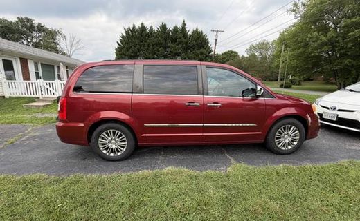 2014 Chrysler Town AND Country