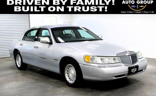2002 Lincoln Town CAR Executive