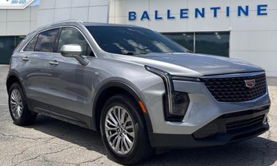 2025 Cadillac XT4 Premium Luxury
